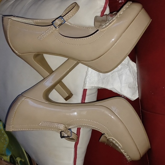 LC Lauren Conrad Kailyn Nude Platform Pump - Picture 3 of 7